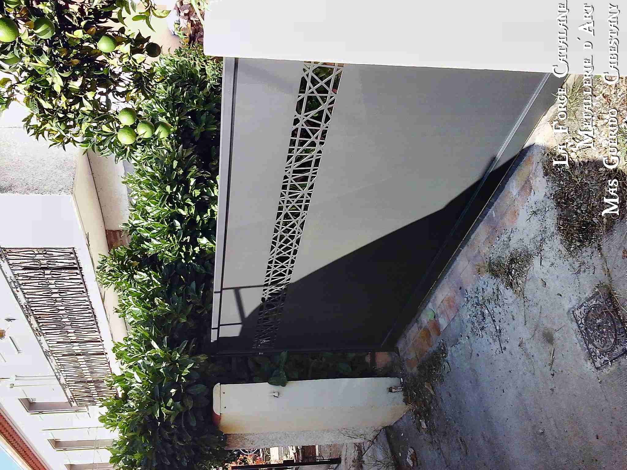 portail coulissant tole bandeau decoupe laser forge catalane .jpg